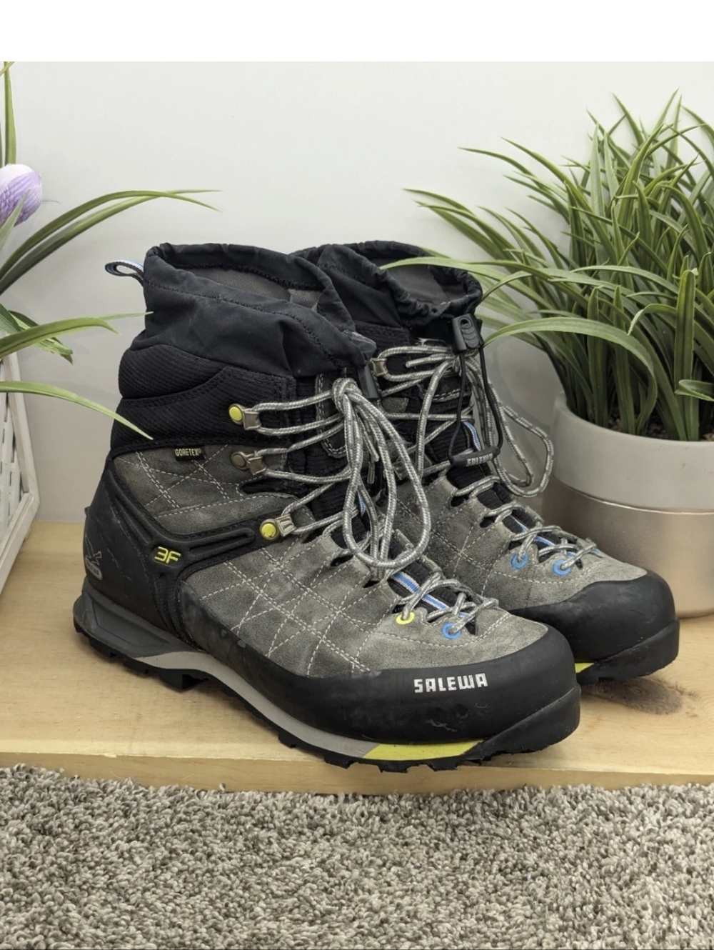 Salewa Snow Trainer Insulate Hiking Walking Boots Travel Women's Size 9.5